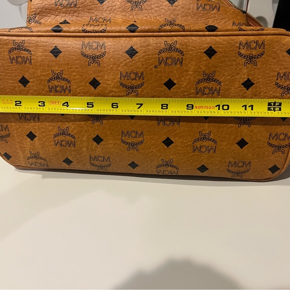 Backpack - Picture 9 of 13